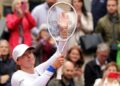 Swiatek Dominates Roland Garros with Remarkable Victory