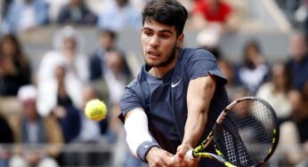 Alcaraz Cruises to Quarterfinals at Roland Garros, Sets Up Clash with Tsitsipas